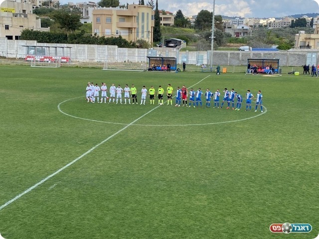 שחקני איחוד שפרעם ואחי עכו בפתחת המשחק (דוניא גנטוס)